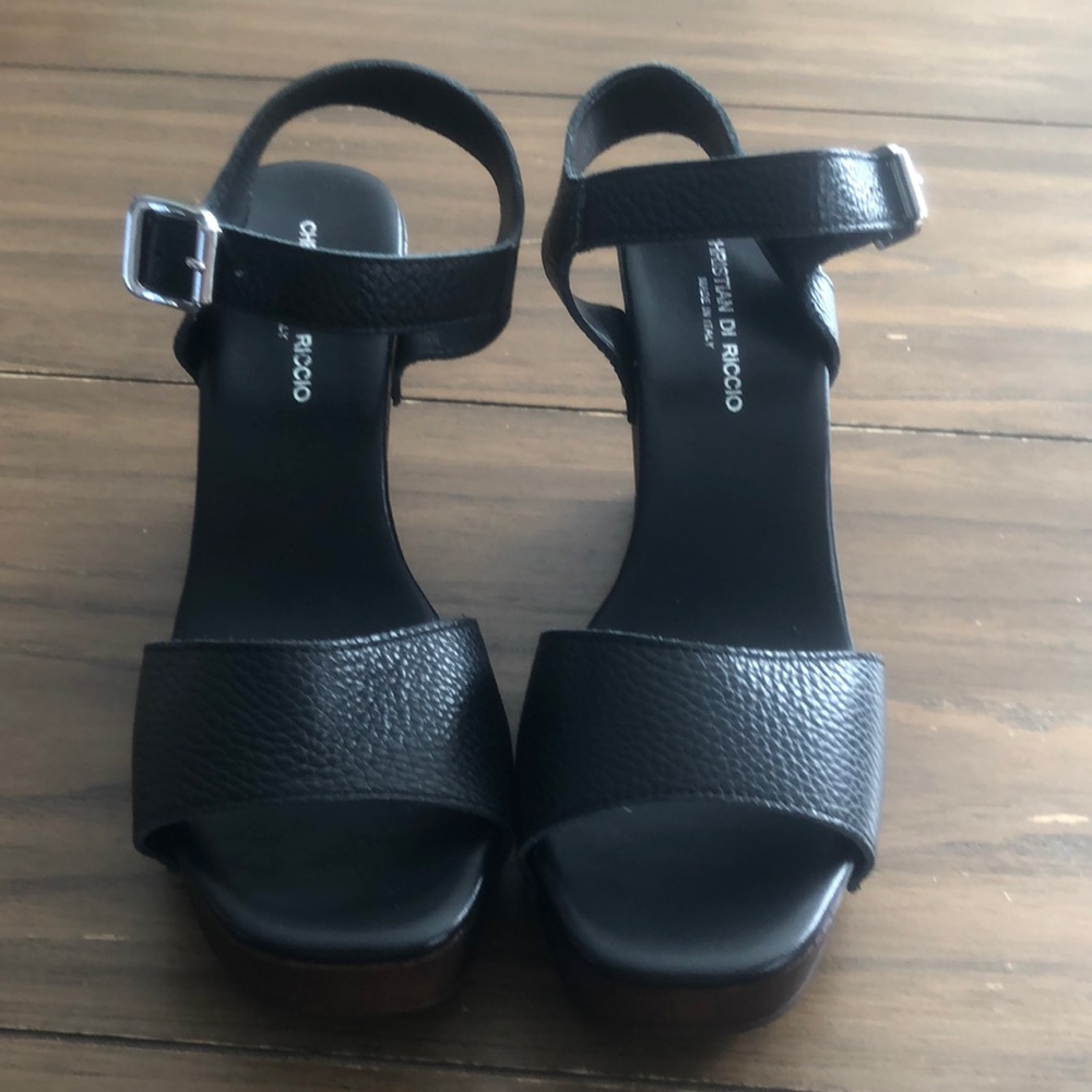 NWOT Christian Di Riccio wedges size 39